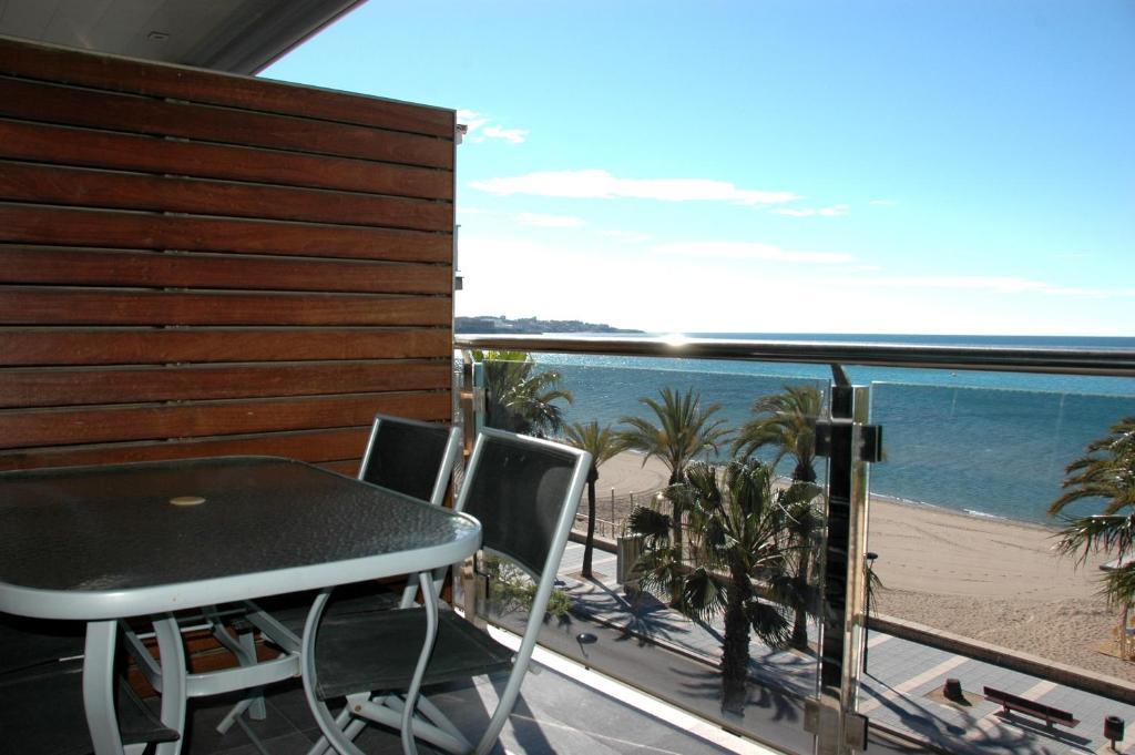 Apartamentos Las Palmas VII Family Only Salou Chambre photo